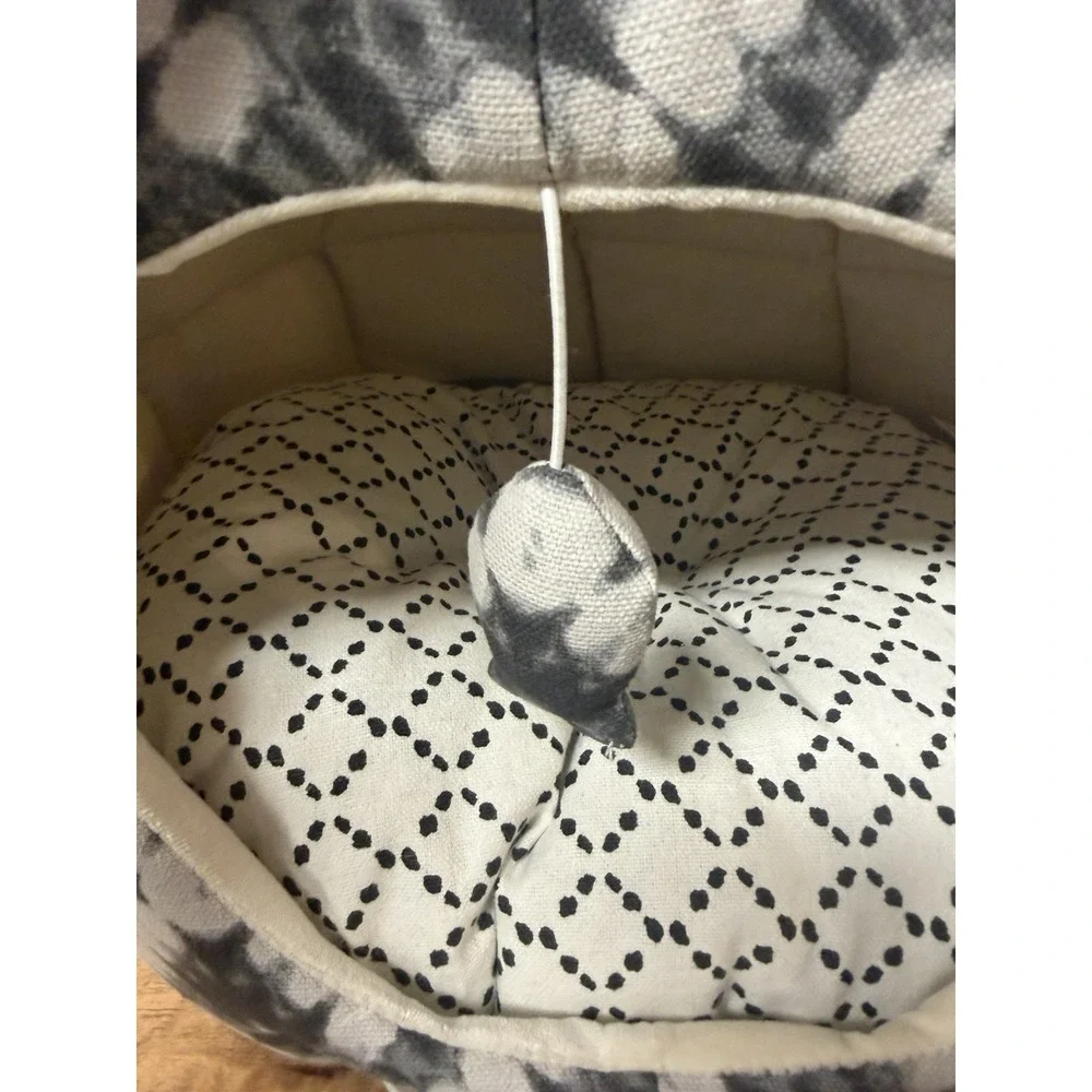 New Tommy Bahama Collapsable Mushroom Cat Bed With Toy